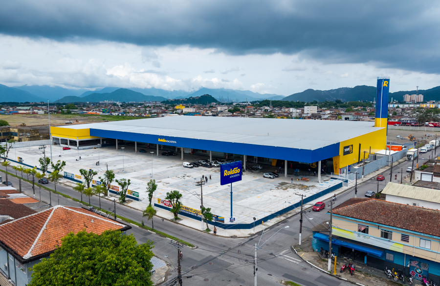 Roldão Atacadista incorpora galerias comerciais nas lojas para criar hub de serviços, ampliar fluxo