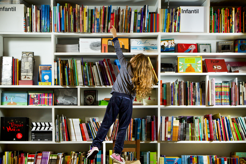 Paradoxo brasileiro: número de leitores cai, mas mercado de livros cresce em volume e receita